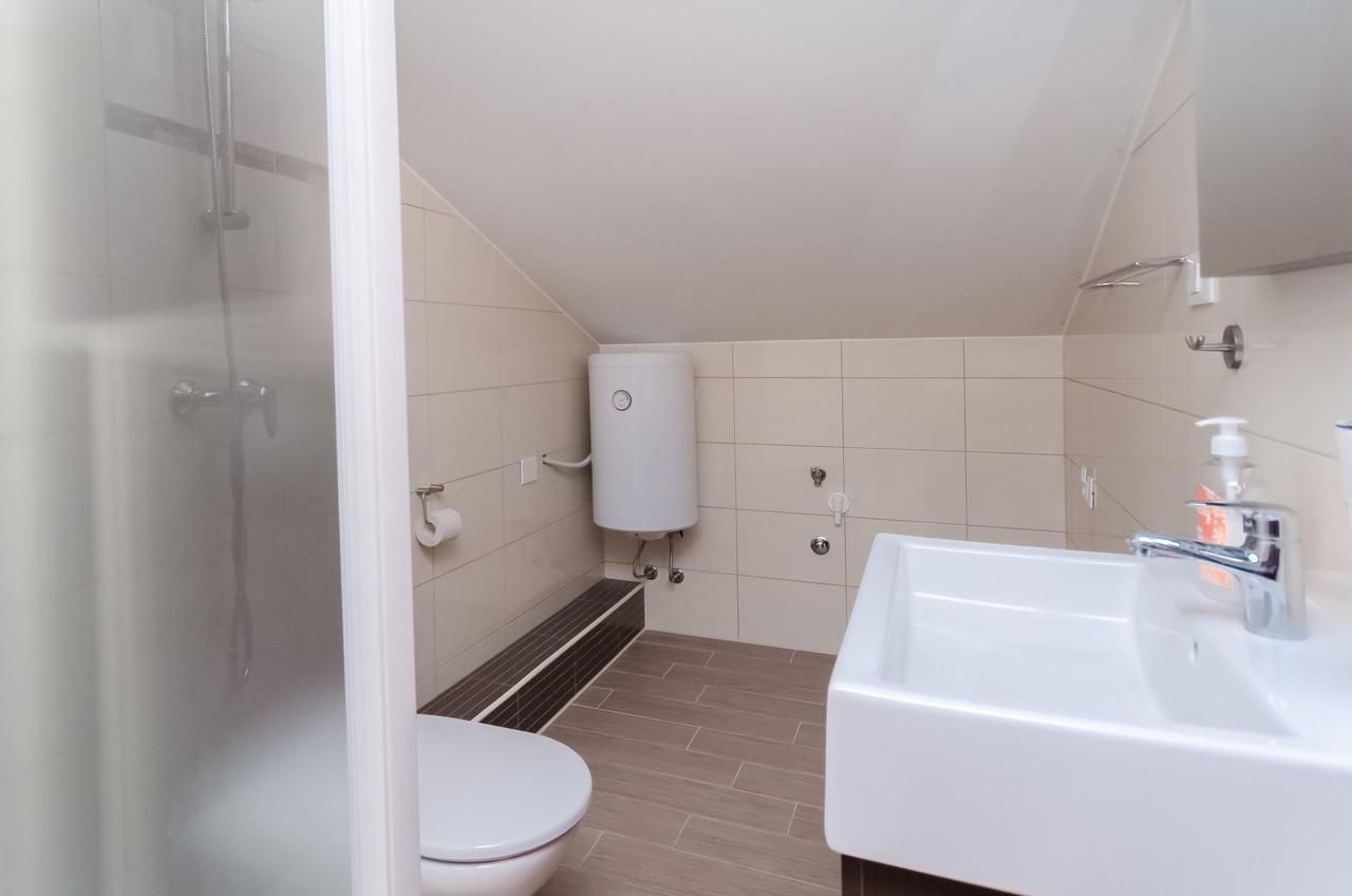 Apartment Goran Ровин Екстериор снимка