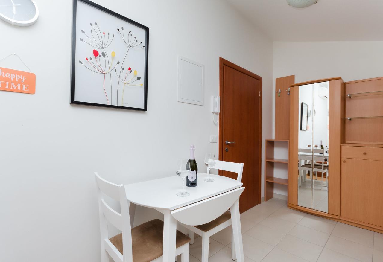 Apartment Goran Ровин Екстериор снимка