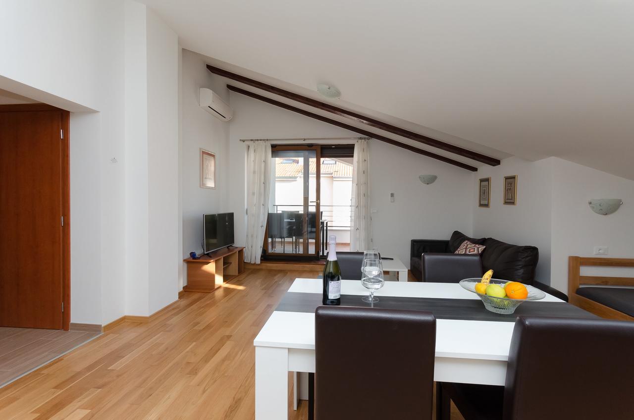 Apartment Goran Ровин Екстериор снимка