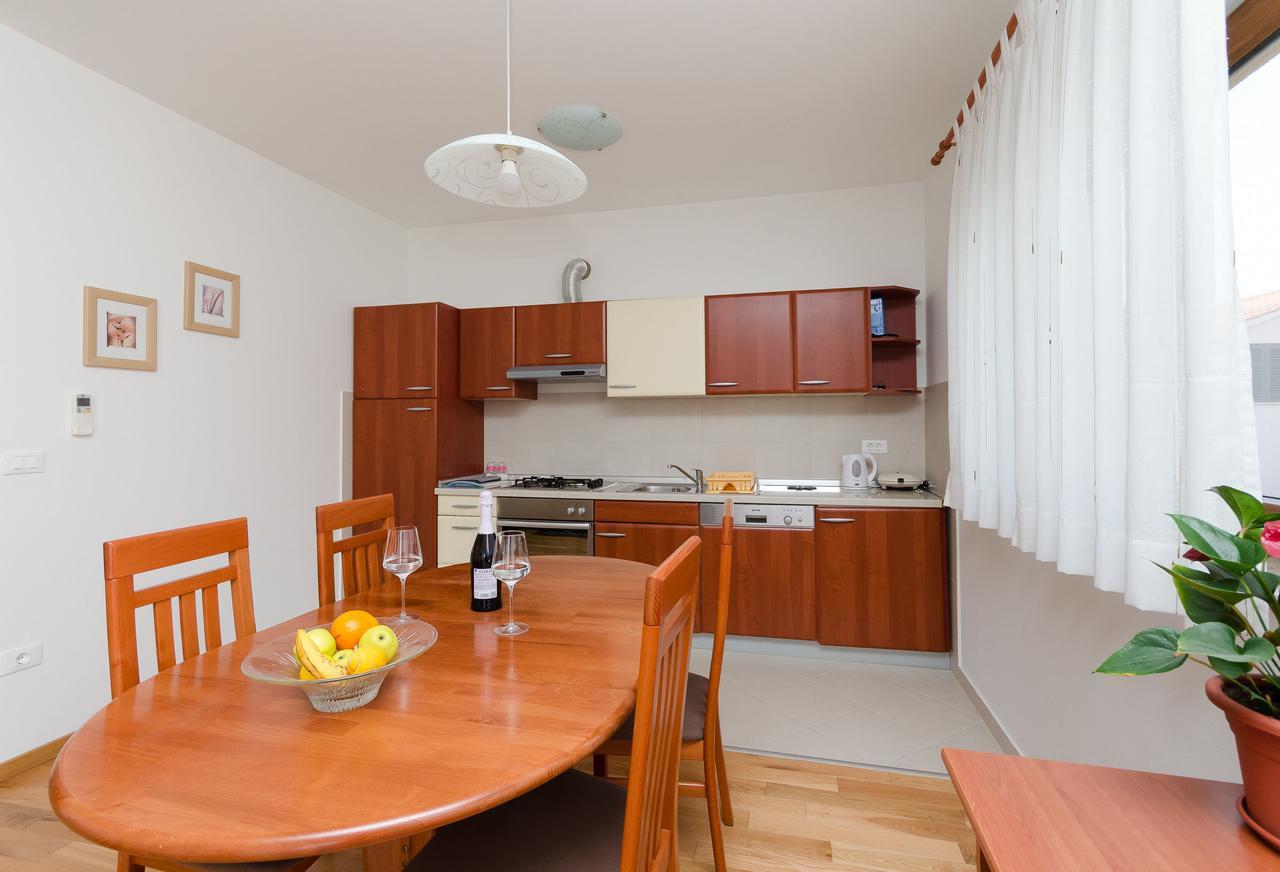 Apartment Goran Ровин Екстериор снимка